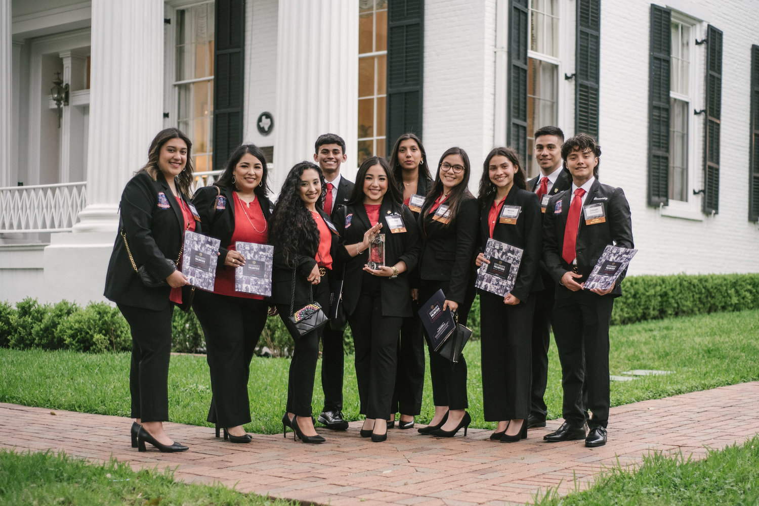 Edinburg High School Chapter of the National Honor Society at the Texas Governor’s Mansion after receiving the 2021 Service-Learning Champion Award.